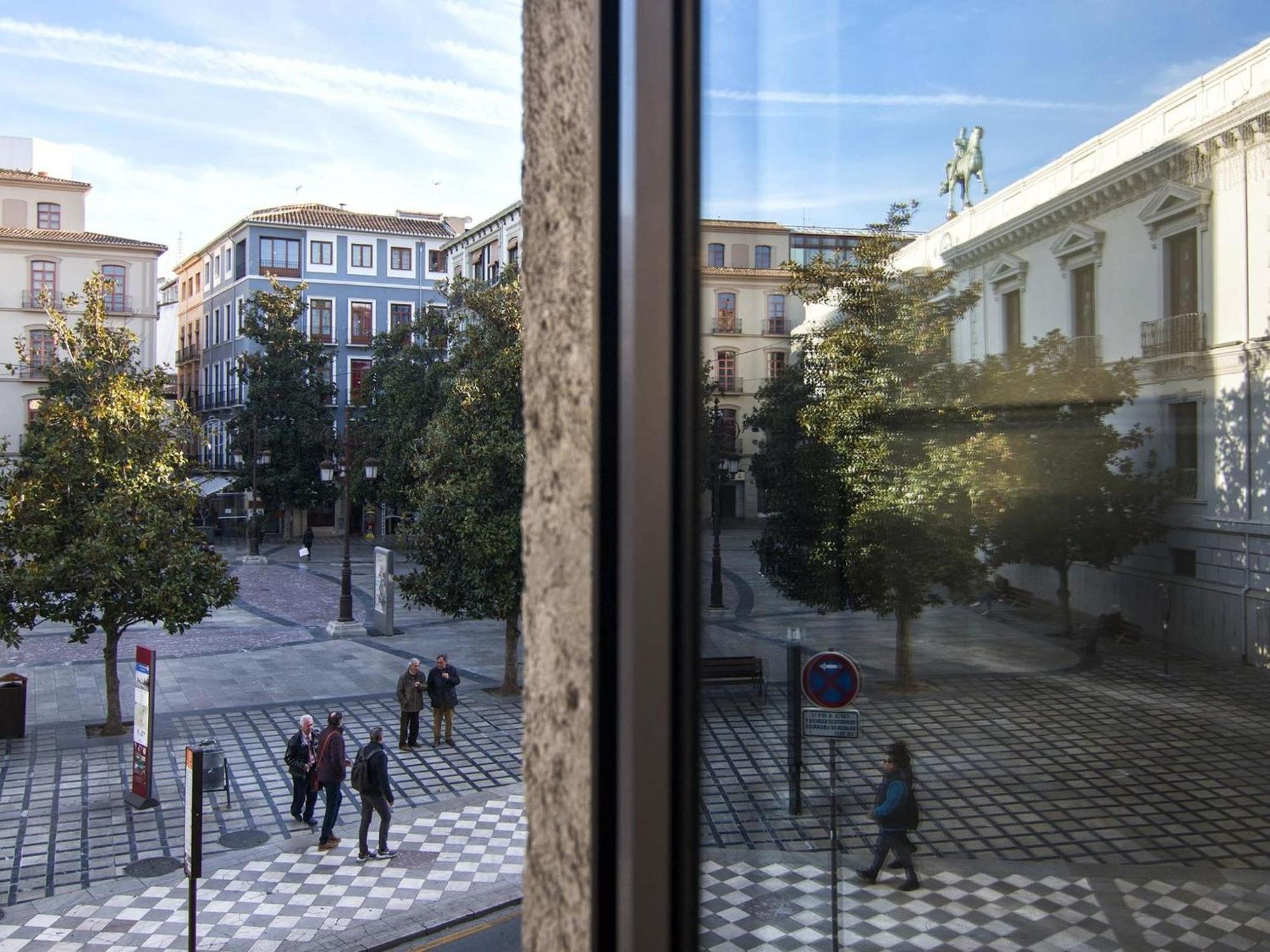 Elegant Town Hall Apartment With Views Гранада Екстериор снимка