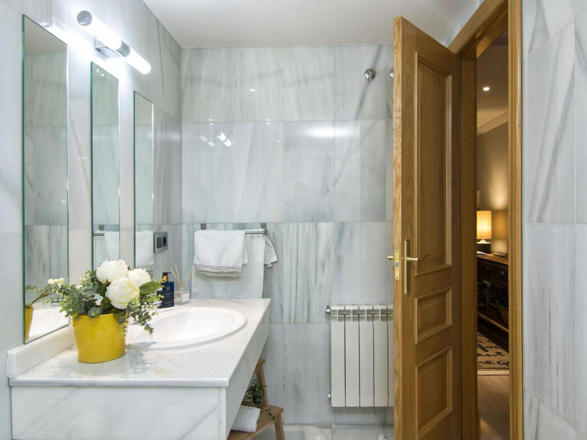 Elegant Town Hall Apartment With Views Гранада Екстериор снимка