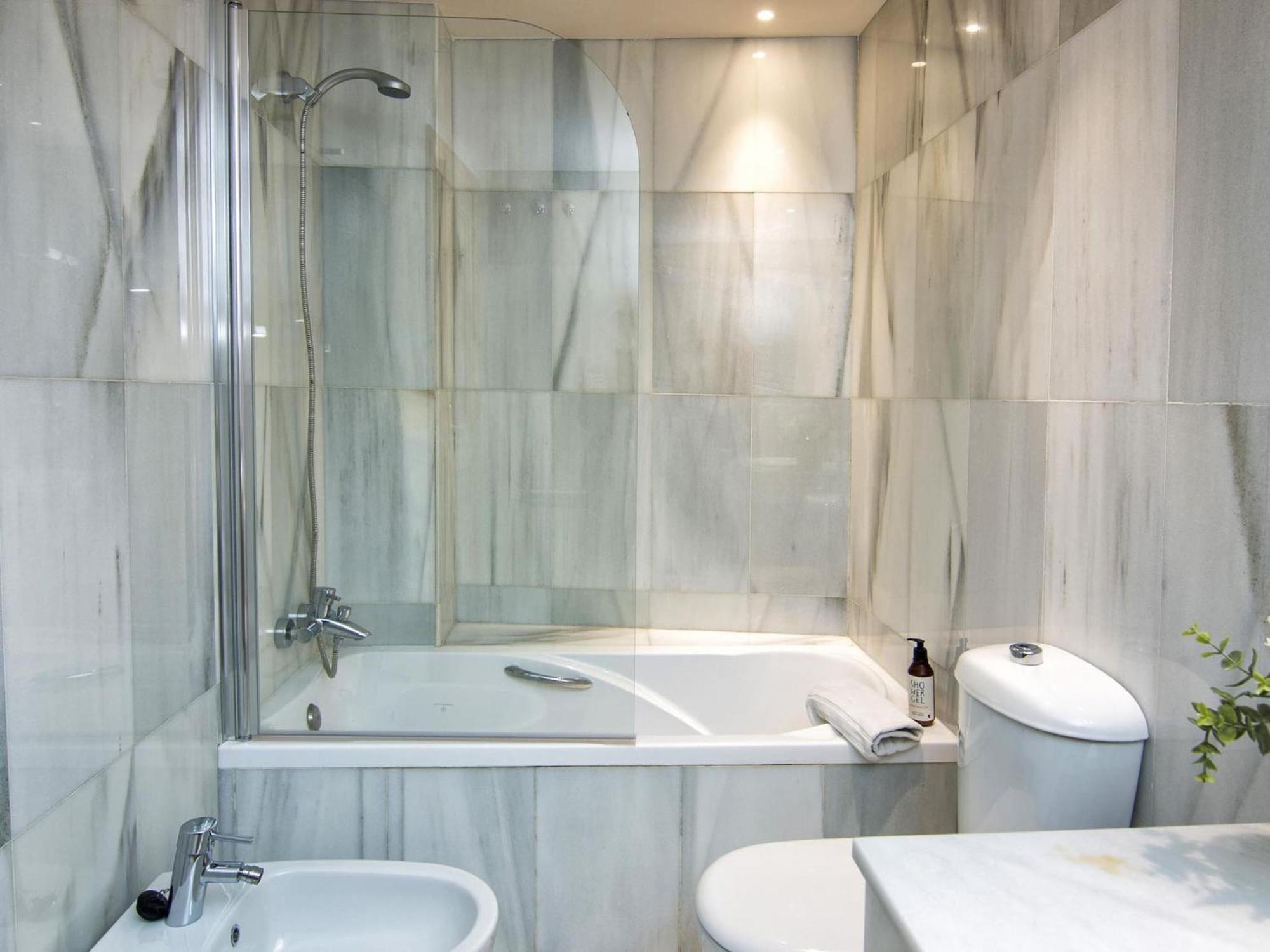 Elegant Town Hall Apartment With Views Гранада Екстериор снимка