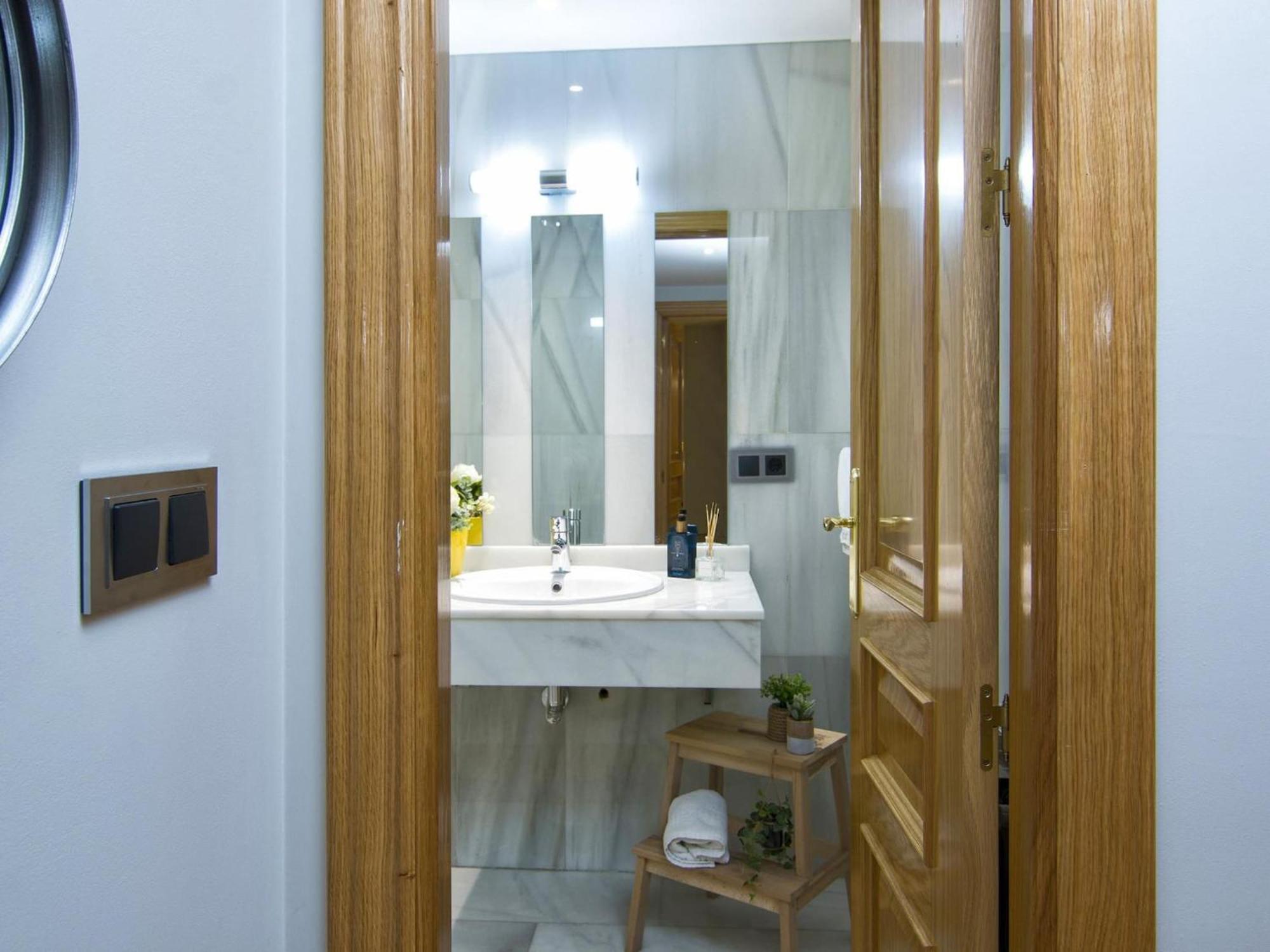 Elegant Town Hall Apartment With Views Гранада Екстериор снимка