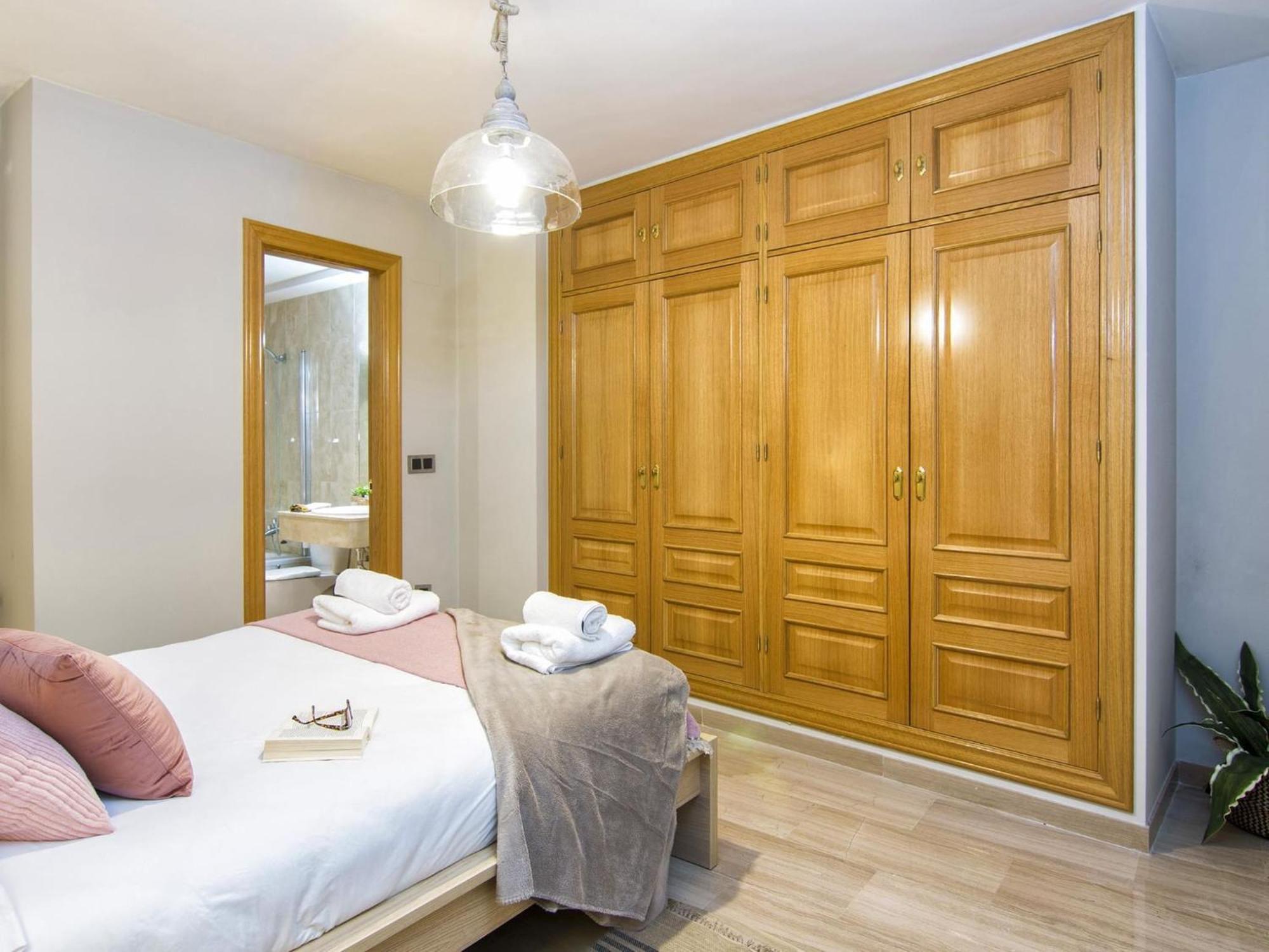 Elegant Town Hall Apartment With Views Гранада Екстериор снимка