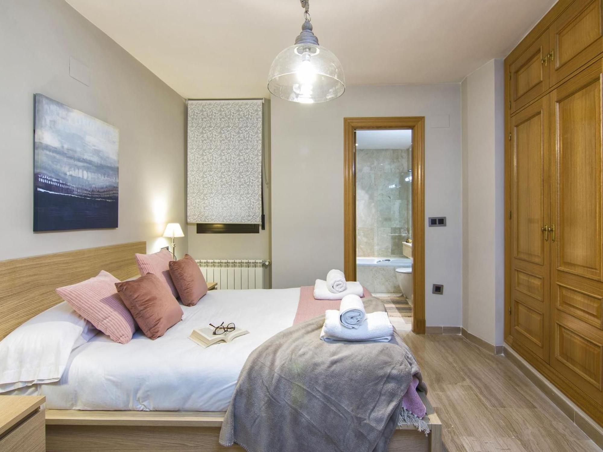Elegant Town Hall Apartment With Views Гранада Екстериор снимка