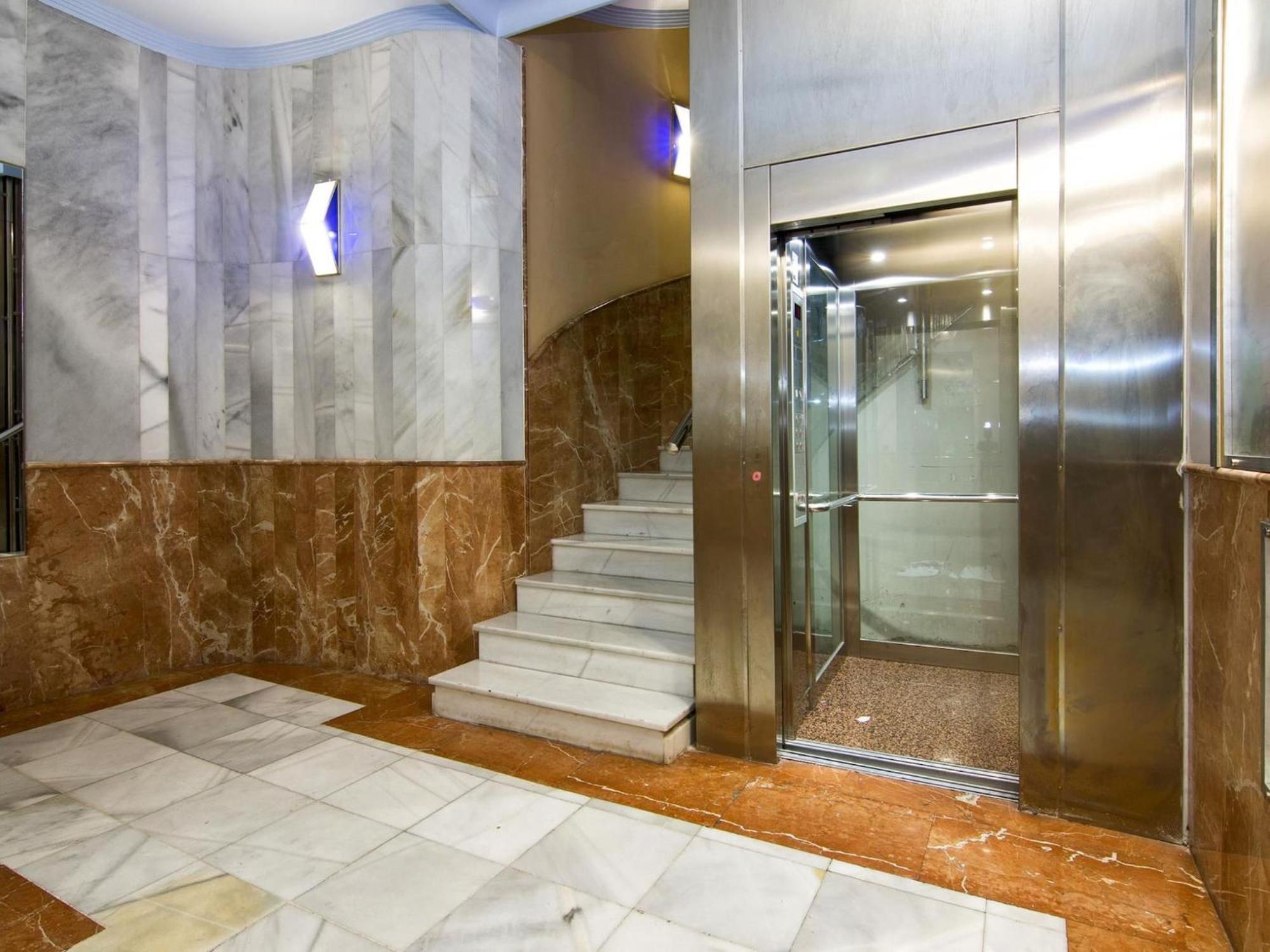 Elegant Town Hall Apartment With Views Гранада Екстериор снимка