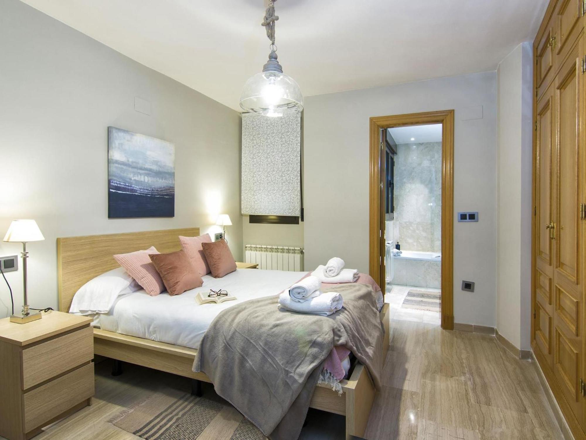 Elegant Town Hall Apartment With Views Гранада Екстериор снимка