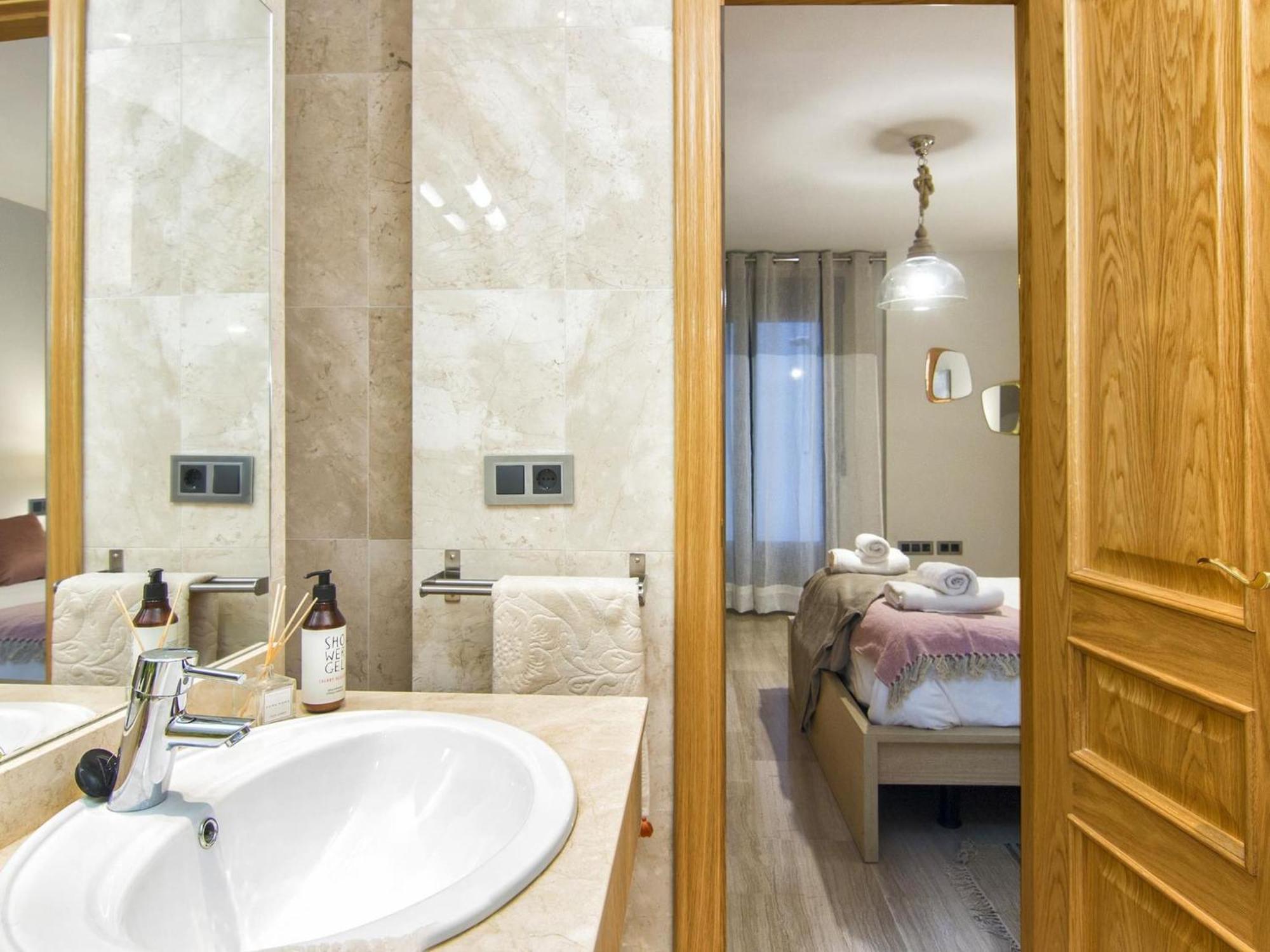 Elegant Town Hall Apartment With Views Гранада Екстериор снимка